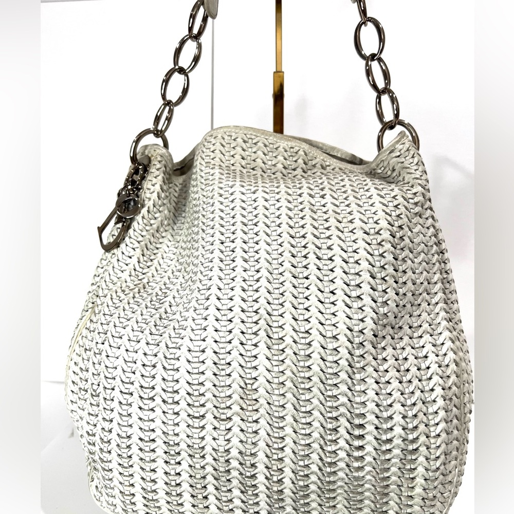 👜 Dior Avenue Bag - FIXER UPPER - Luxury Handbag Giveaway - Picture 7 of 15